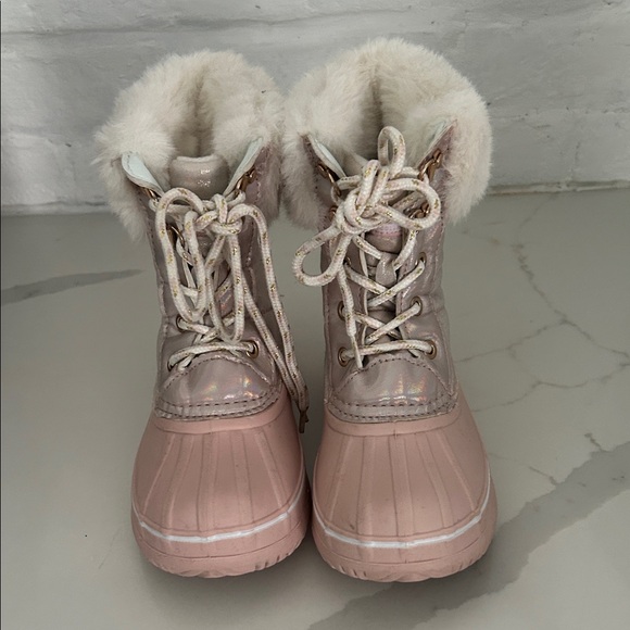 London Fog Shimmering Pink and White Kids Boots - Picture 1 of 7